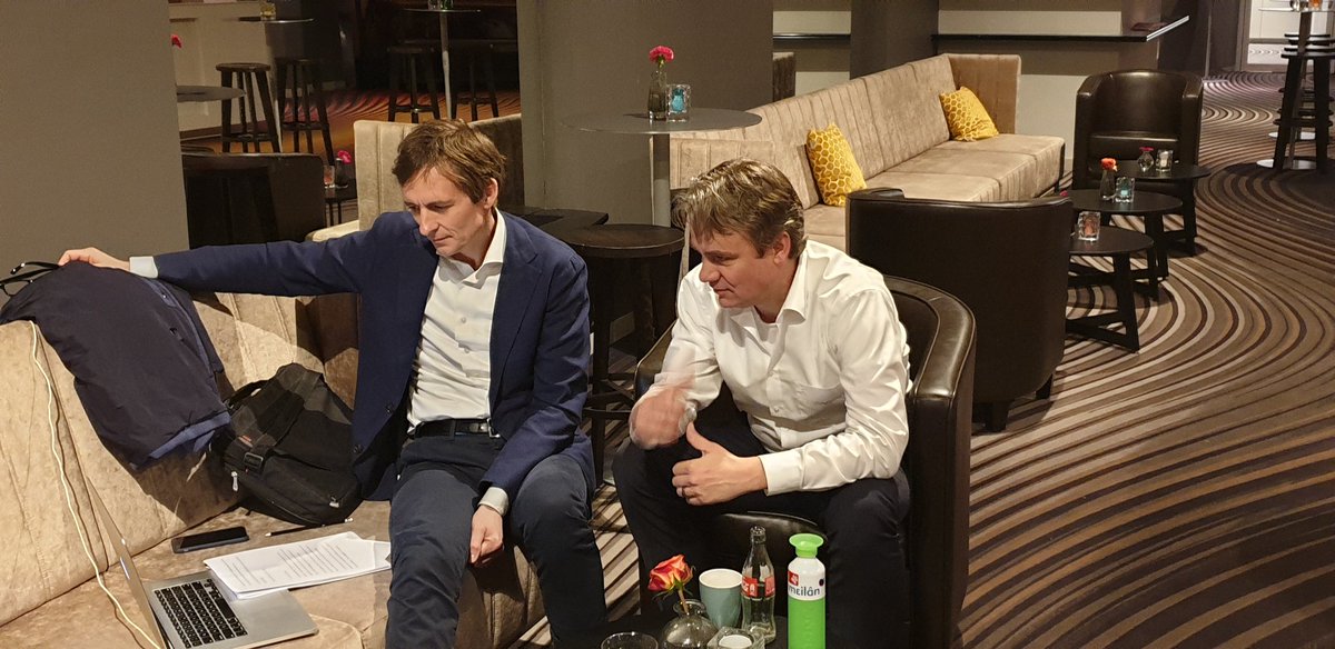 Vanavond mag ik de beleggingsavond van @RaboNopUrk presenteren met als hoofdgast @AmericanVos. Genoeg gesprekstof. Veel nieuws uit Amerika vandaag. Voorbereiding in volle gang. #zinin