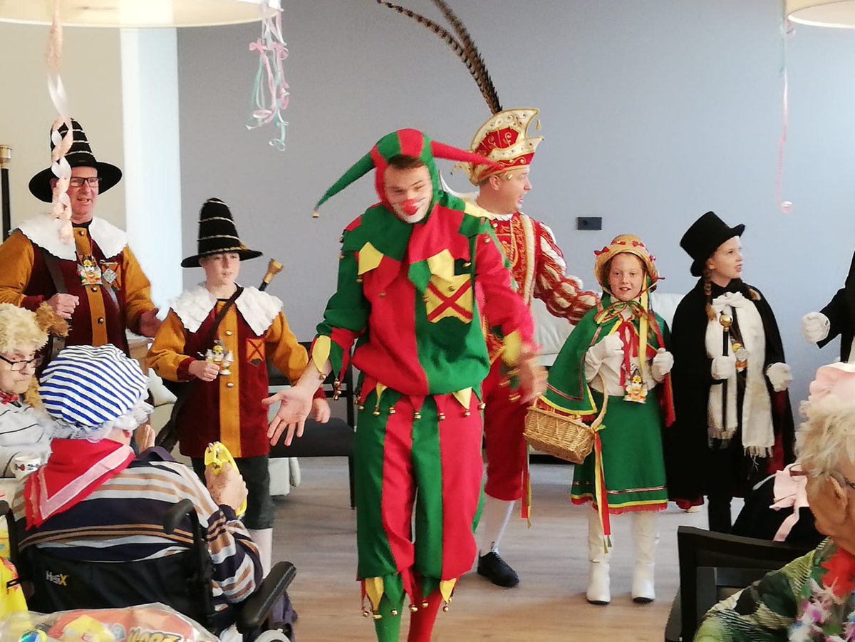 Nuuwke (SKS OP BEZOEK BIJ VERZORGINGSHUIZEN) kek op Stichting Karnaval Steenbergen - sks-steenbergen.nl/?p=2783