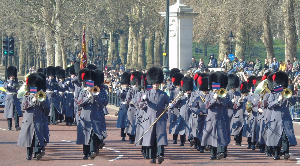 bisset_philip's tweet photo. #gurkha #gurkhasinlondon #coldstreamguardsband #ScotsGuards #HorseGuards #London https://t.co/5uH4nN4uV2