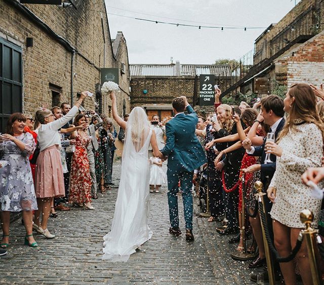 weheartpicture's tweet photo. Confetti vibes 👊🏼⚡️🧡 S+S
.
.
.
.
.
 #london #wedding #alternativeweddingphotographer #weheartpictures #thatsdarling #lookslikefilm #londonbride #tribearchipelago  #freepeoplewedding  #peoplescreatives  #claptoncountryclub  #flashofdelight #cityweddin… https://t.co/x8viiBZgQ2 https://t.co/n8n5DWqJGl