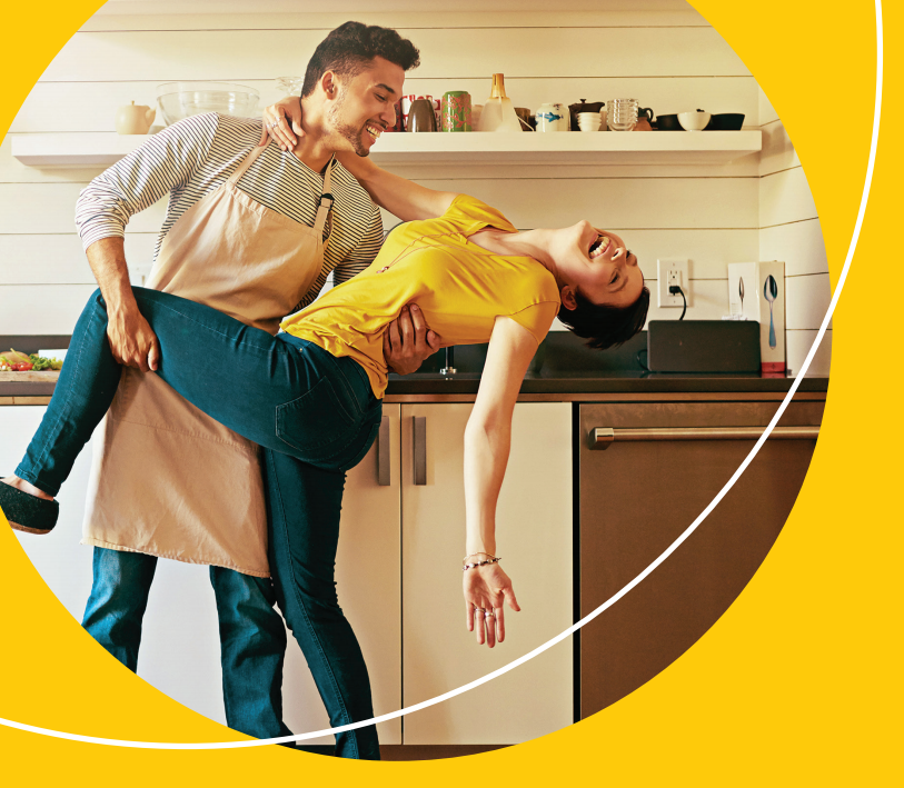 SunLifeQC's tweet photo. 6/10 Québécois se disent vulnérables si un imprévu survient. Pcq c’est important qu’ils se sentent libres de faire des choix, nous suggérons des outils pour les aider à atteindre un bien-être financier 💲 #MonArgentPourLaVie #365joursdeBienÊtreFinancier https://t.co/j4CzSZDguC https://t.co/ehRaOMtPyg