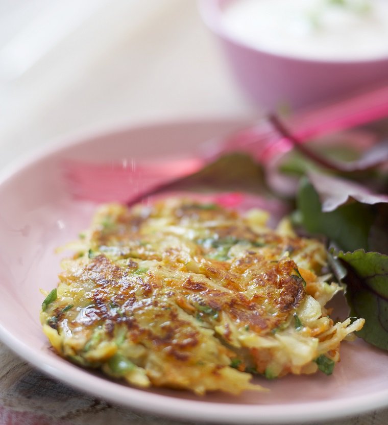 FoodPocketGuide's tweet photo. Vegetable Rosti Cakes - This #recipe is great for kids! Serve as a snack or as a vegetable accompaniment. These are great for using up root vegetables such as swede, parsnip, carrot and potato 🥕🥦🥔

https://t.co/uByUAyLHwf
#RecipeOfTheDay #Goodfood #Foodies https://t.co/8PUZCja9o1