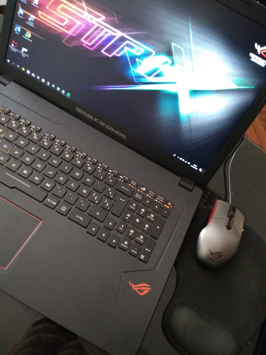 ShadowhunterRF's tweet photo. Cc no quieres sacar tu laptop de tu casa y tienes que comprar otra 😪 #Nomeroben https://t.co/ivxGTb1XwR