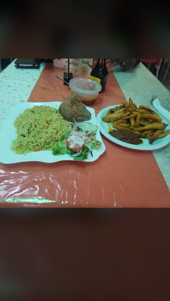AyeahKermit's tweet photo. The only thing on my mind right now is #tastiefriedchicken #BestRestaurantinBuea https://t.co/8qvO6DDOGv