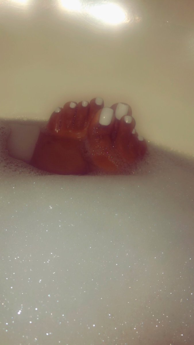 DFindomme's tweet photo. #goddessfeet #feetworship #feetfetish https://t.co/BURMETYOX8