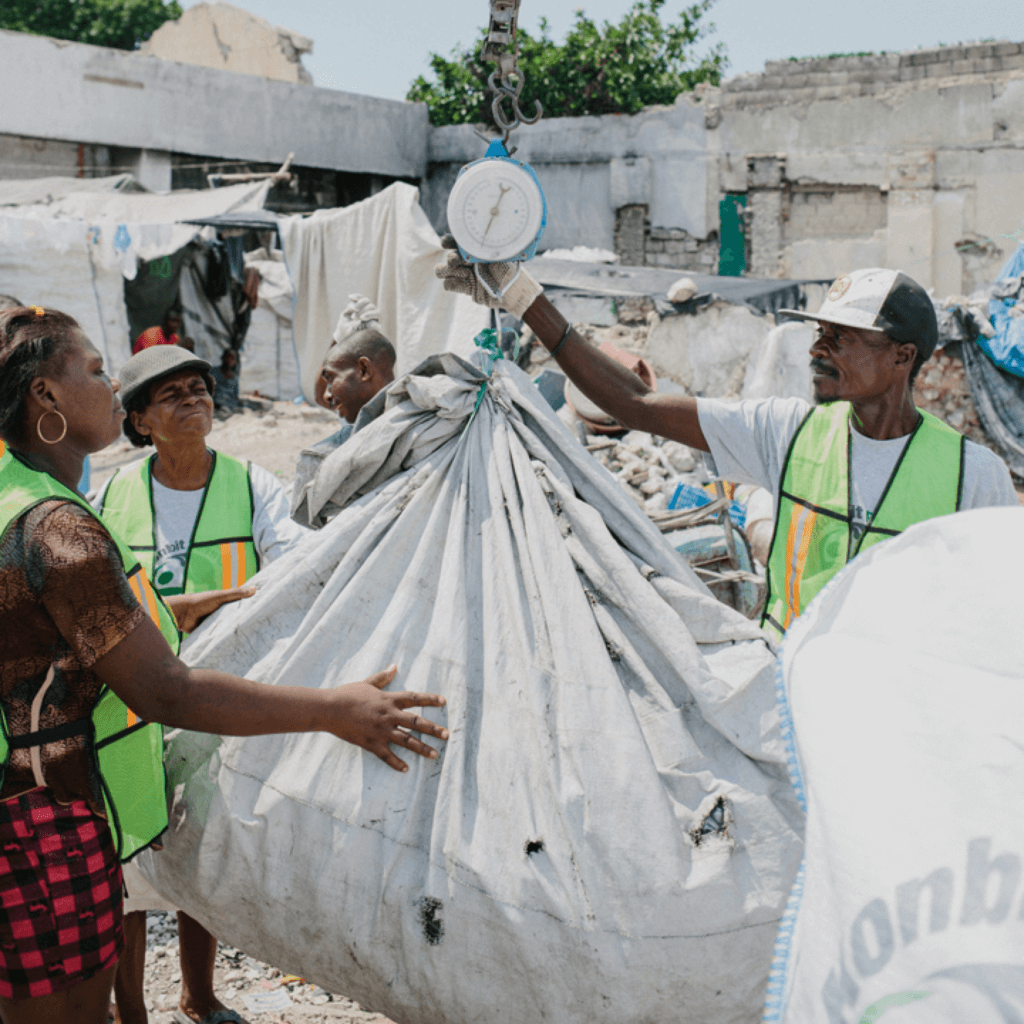 Plastic Bank (@plasticbank) on Twitter photo We are empowering communities around the world! Join <a href="/SCJohnson/">SC Johnson</a> and <a href="/PlasticBank/">Plastic Bank</a> as we spread the word to build 1 more branches in Bali. #SocialPlastic #SCJRecycles
Click here: bit.ly/imhelpingpb We are empowering communities around the world! Join <a href="/SCJohnson/">SC Johnson</a> and <a href="/PlasticBank/">Plastic Bank</a> as we spread the word to build 1 more branches in Bali. #SocialPlastic #SCJRecycles
Click here: bit.ly/imhelpingpb
