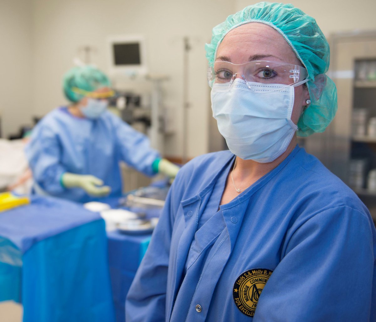 When NYS certification requirements for surgical techs changed in 2015, local health care employers turned to #MonroeCC for a solution.The College launched a new degree program & learning lab within a year. bit.ly/2H5UbOT #SUNYHealth