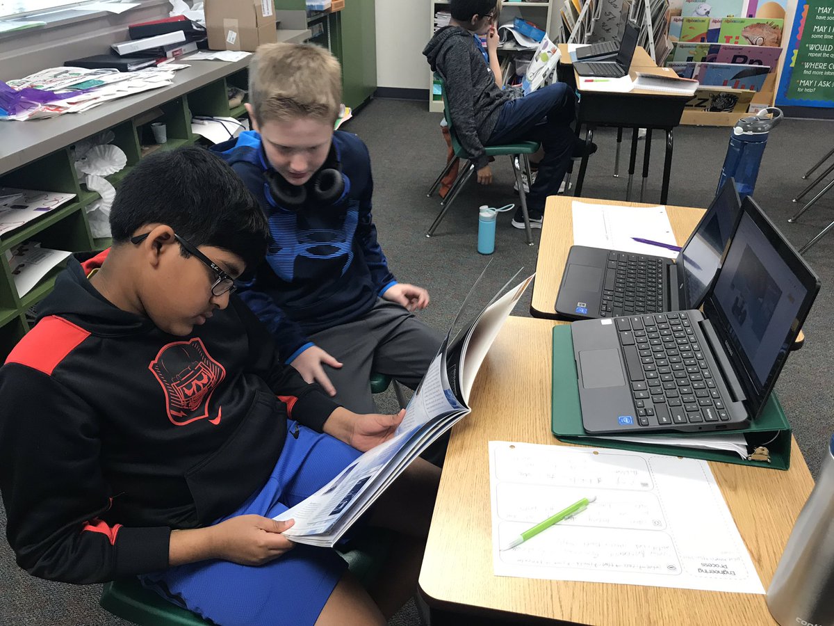 Meares_Quest's tweet photo. Robotics research using multiple resources, Depth &amp; Complexity Thinking Elements, and collaboration of course!!! This 5th grade Quest class is awesome! #friscoisdGT @CorbellElem #fisdfutureready https://t.co/GOCc4IrKCq