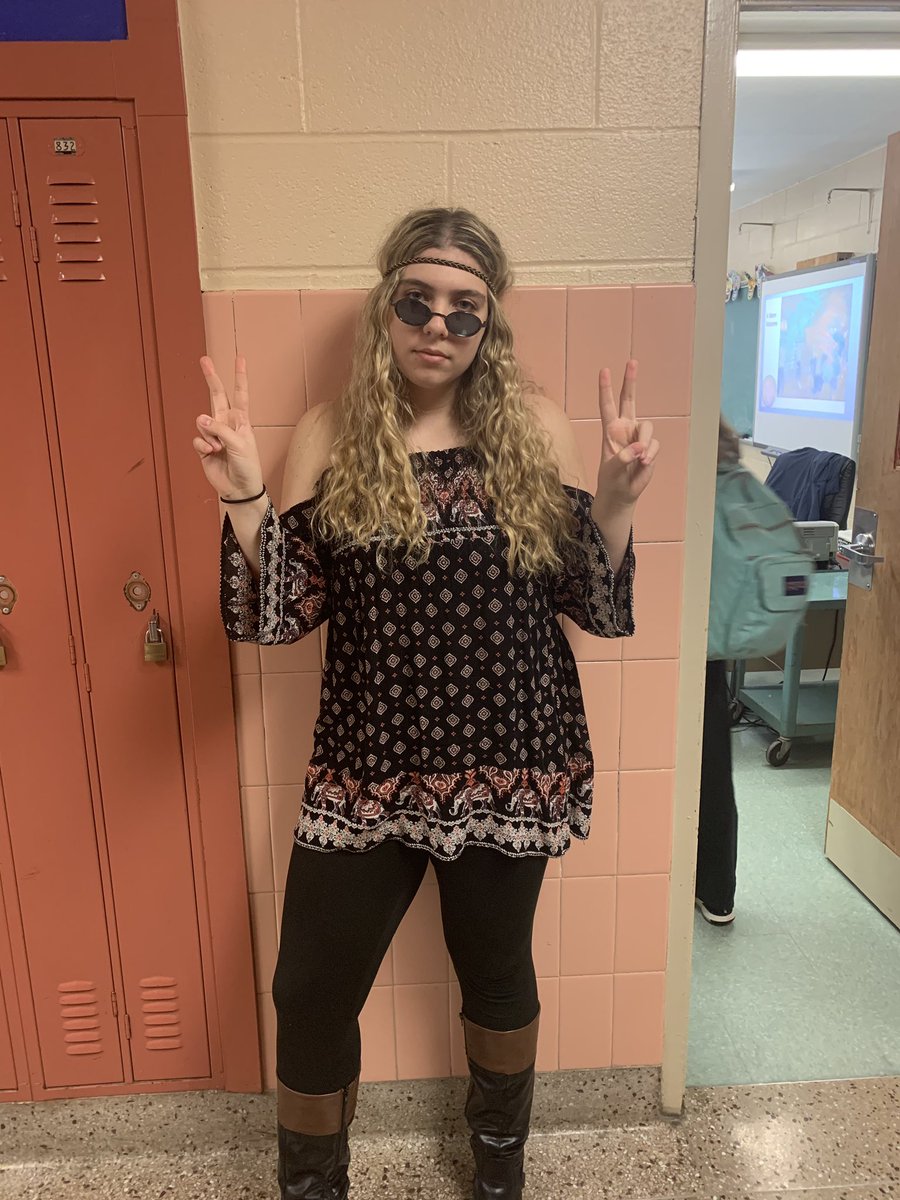 LindyCC2020's tweet photo. Sort of 70s from yours truly! #lhsclasswars2020 #mobrown 🤙✌️ https://t.co/z4sMCcESVu