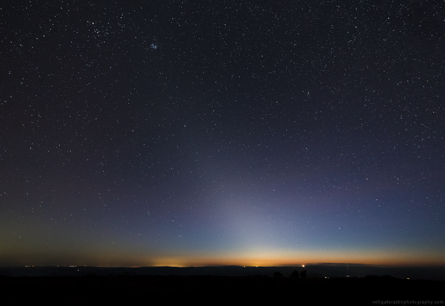 willgater's tweet photo. The elusive Zodiacal Light emerging out of the twilight glow over @ExmoorNP last night. https://t.co/28A5CQ93ii #Exmoor #darkskies #astronomy #astrophotography https://t.co/D3X4Ga6Nug
