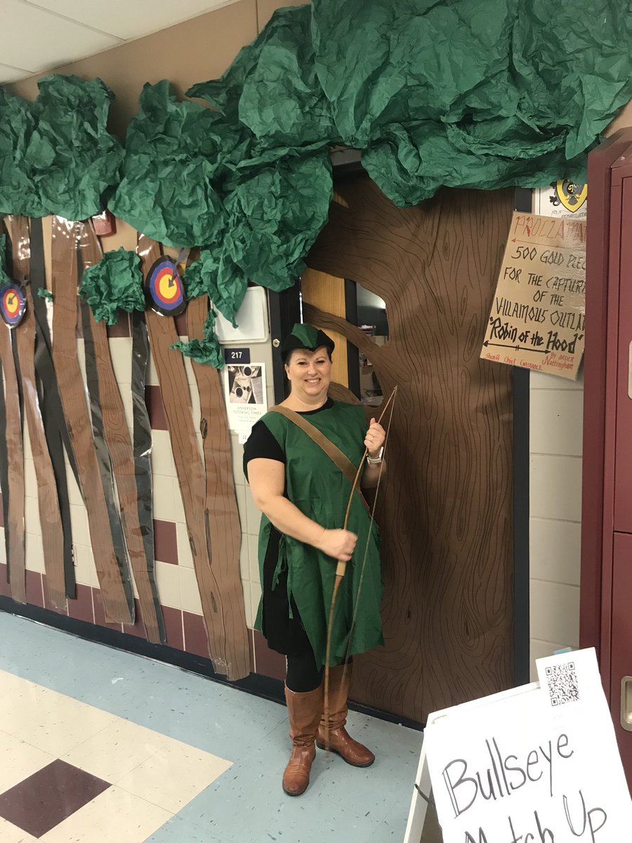 KrisanneStewart's tweet photo. 7th grade Ts @HillwoodMS transform their rooms (and themselves!) to bring their lessons to life for their Ss. Love their dedication to their kids. https://t.co/m79dmagKKL