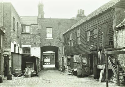@mv_books <a href="/claptonstories/">LowerClapton Stories</a> Coach &amp; Horses Public House, 80 Homerton High Street in 1935. Homerton Hackney