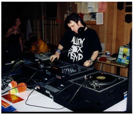 From 2000. Mr Wendal, a Barefoot Rythms party in New Hampshire I believe.