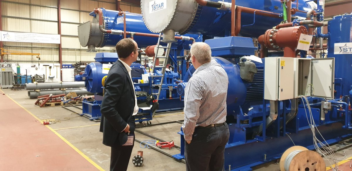 Glorious day in #scotland meeting with <a href="/wasteheatuser/">Dave Pearson</a> of Star Renewables and Minister <a href="/PaulWheelhouse/">Paul Wheelhouse🏴󠁧󠁢󠁳󠁣󠁴󠁿🇺🇦🇪🇺</a> to talk about heat networks. Delighted to see huge heat pumps going in to <a href="/VitalEnergi/">Vital Energi</a> Queens Quay Glasgow site #roadtozero