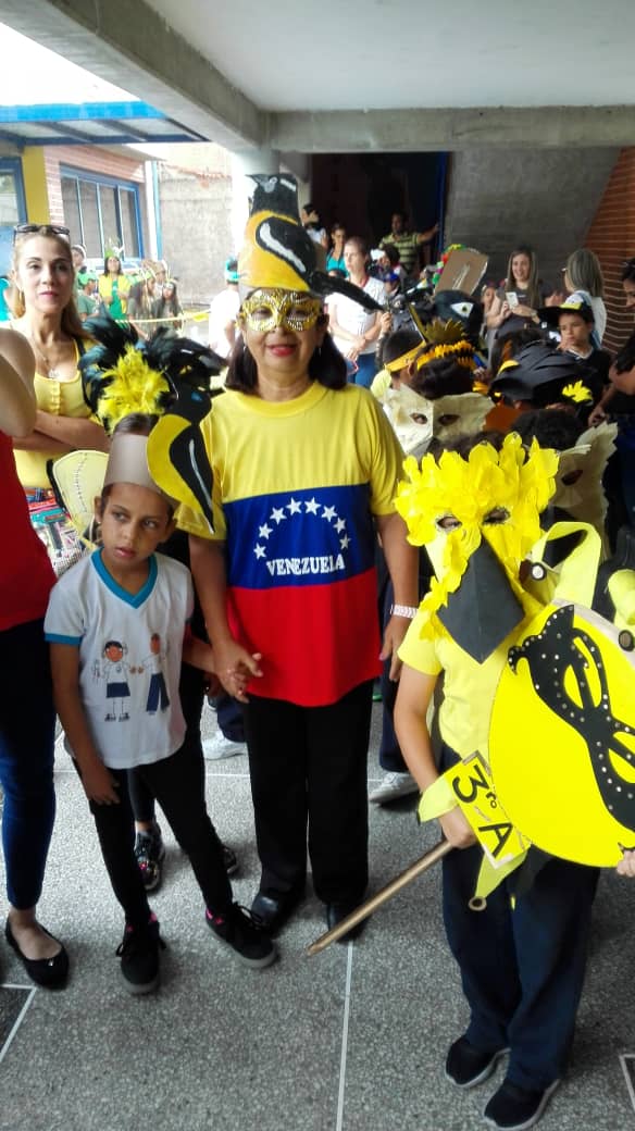 UEP_NSC's tweet photo. #27feb2019 #NSC Bellas #comparsas recorrieron las instalaciones de nuestro colegio, protagonizadas por #estudiantes y #maestras NSC en celebración del #Carnaval2019 https://t.co/u8KchaI2M4
