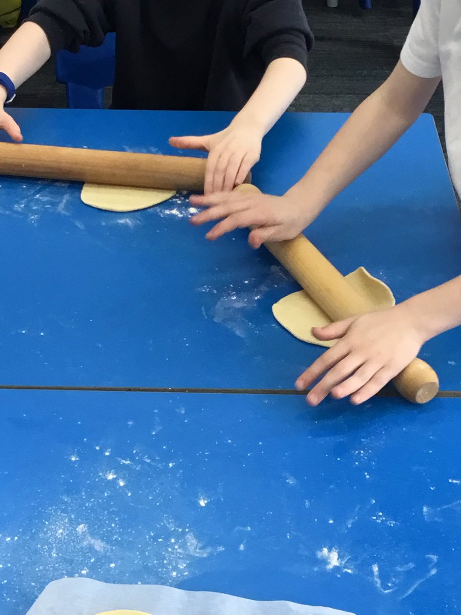 KirklistonPS's tweet photo. #kps3D had fun baking our very own Egyptian flatbread. They tasted delicious!! https://t.co/aLOZFDEKz1