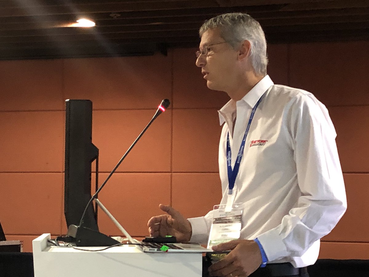 galevy's tweet photo. “Las principales familia de GIGA en el mundo: 1. Descubrimiento Aumentado, 2. Internet de las cosas y 3. Telepresencia Virtual” Alejandro Cubinos #NetworkBroadcast #Andinalink2019 #IOE #InternetDeLasCosas #InternetDeTodo #Andinalink2019 @andinalink https://t.co/xIaOTcC7Qj