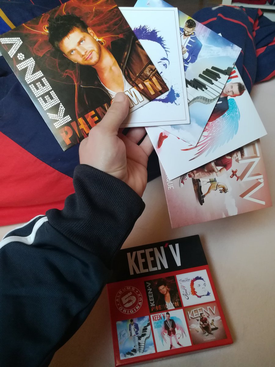 OLandKFdu27's tweet photo. Premier colis arrivé 😍😍
Encore 2 autres à attendre 💪
«Parce que les souvenirs sont éternels et restent à jamais gravés dans la mémoire» ✌
👋 @KeenvOfficiel @ajnintoy @cauetofficiel #LoreleiB #WillyWilliam https://t.co/loQ9fL8nzl