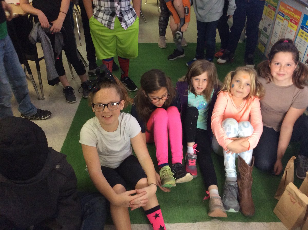 missydunning's tweet photo. Wacky Wednesday Dr. Suess Week @LampasasHSE https://t.co/VoH3C9TgPZ