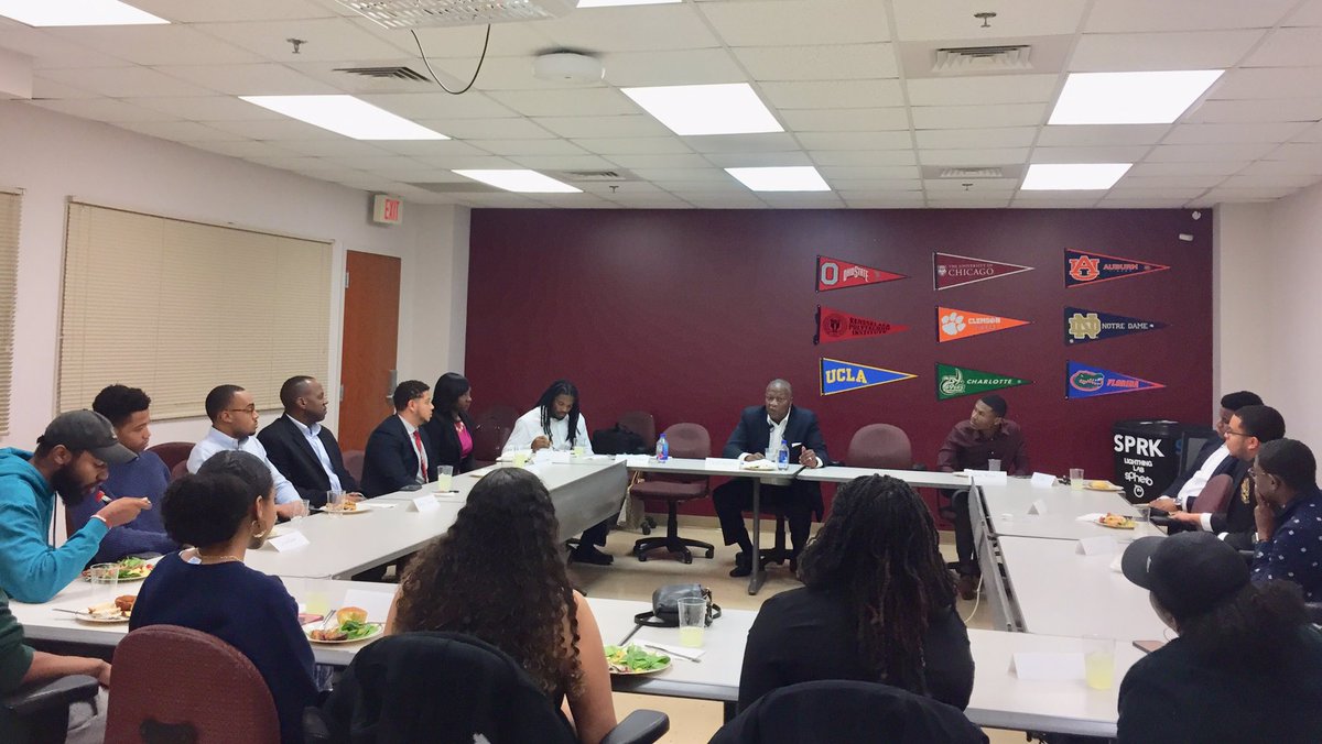 nitcelle's tweet photo. Thank you @BrianKReaves for being a #Trailblazer ! Your constant investment to make a path for the next generation of #changemakers & #innovators inspires us. So many great takeaways from our round table session w/ talented Atlanta HBCU students! #ProjectImmersion https://t.co/YD22xSCNEx