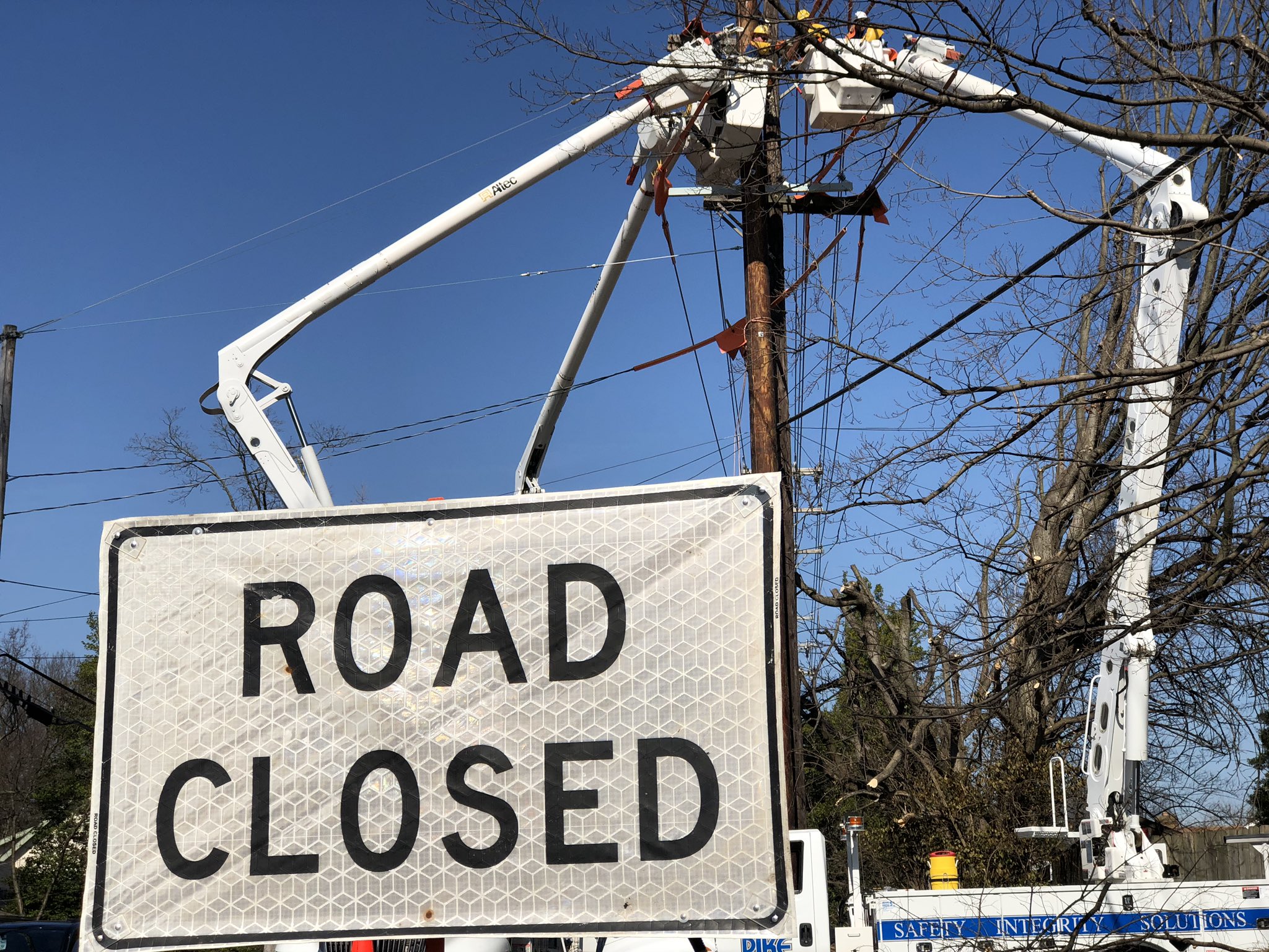 Terry Meiners ™️ on Twitter "Northbound Hillcrest/Zorn Ave. impassable