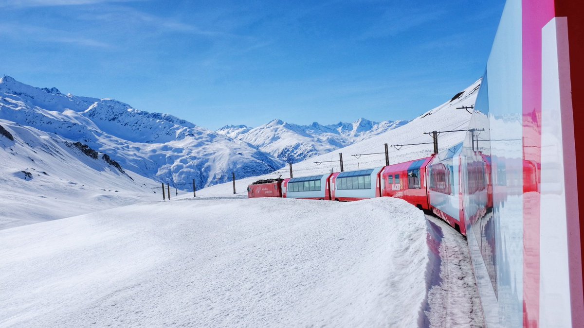 newlyswissed's tweet image. Riding the Glacier Express is a dream come true! 🇨🇭 The world&apos;s slowest express train took us across the Swiss Alps in style. @glacierexpress_ @rhaetischebahn #ExcellenceClass #swisstravelsystem