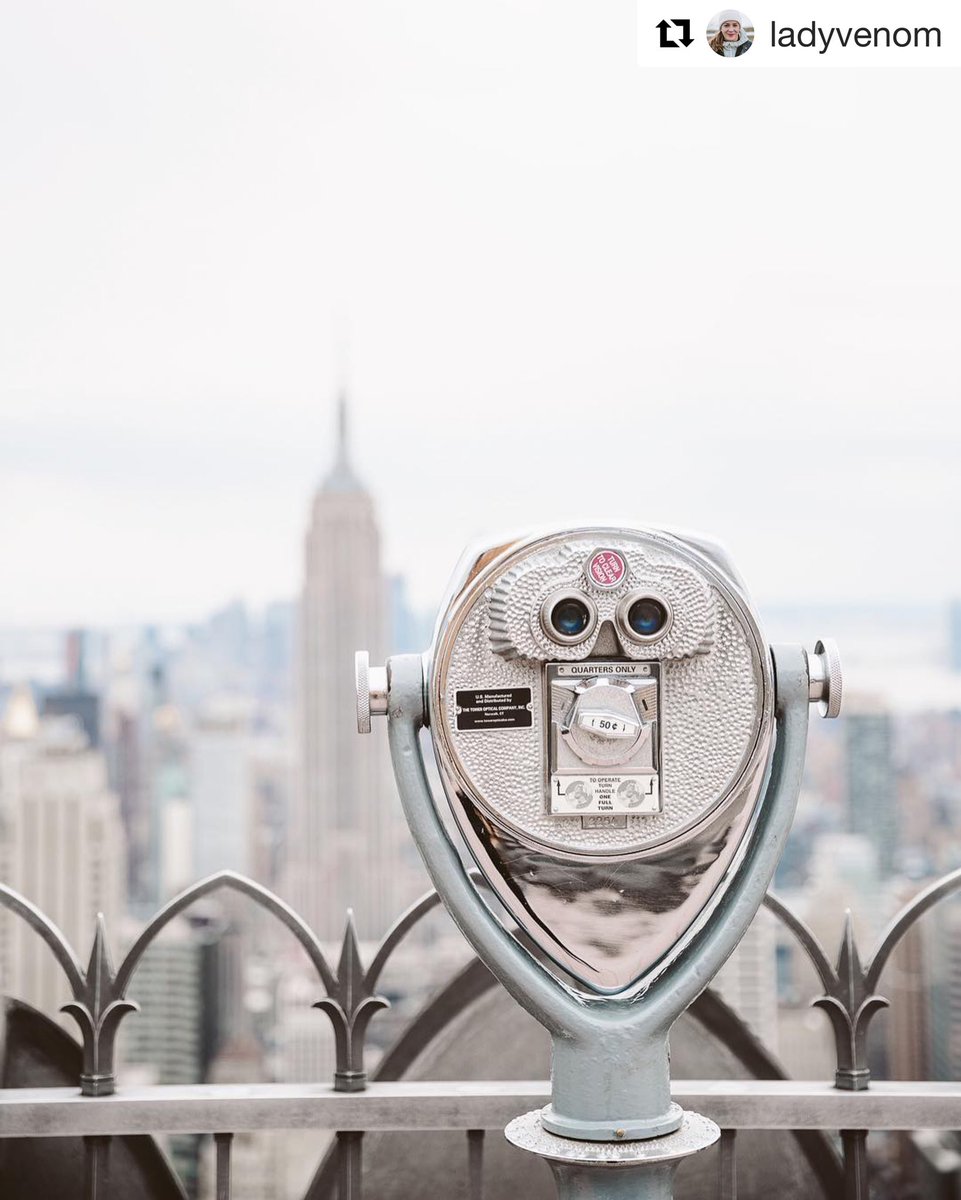 TicketLens's tweet image. Getting that perfect view of the Empire State Building from the Top of the Rock observation deck. Find your tickets here: ticketlens.com/en/p400068/new… #travel #ticketlens