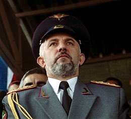 Aslan Mashadov, tıpkı Dudayev gibi Kızılordu’dan emekli bir albaydı. 91 Yılında Genelkurmay başkanlığı yardımcılığına getirilen Mashadov çok kısa sürede yükselmiş ve düzenli Çeçen birliklerinin komutanı olmuştu.