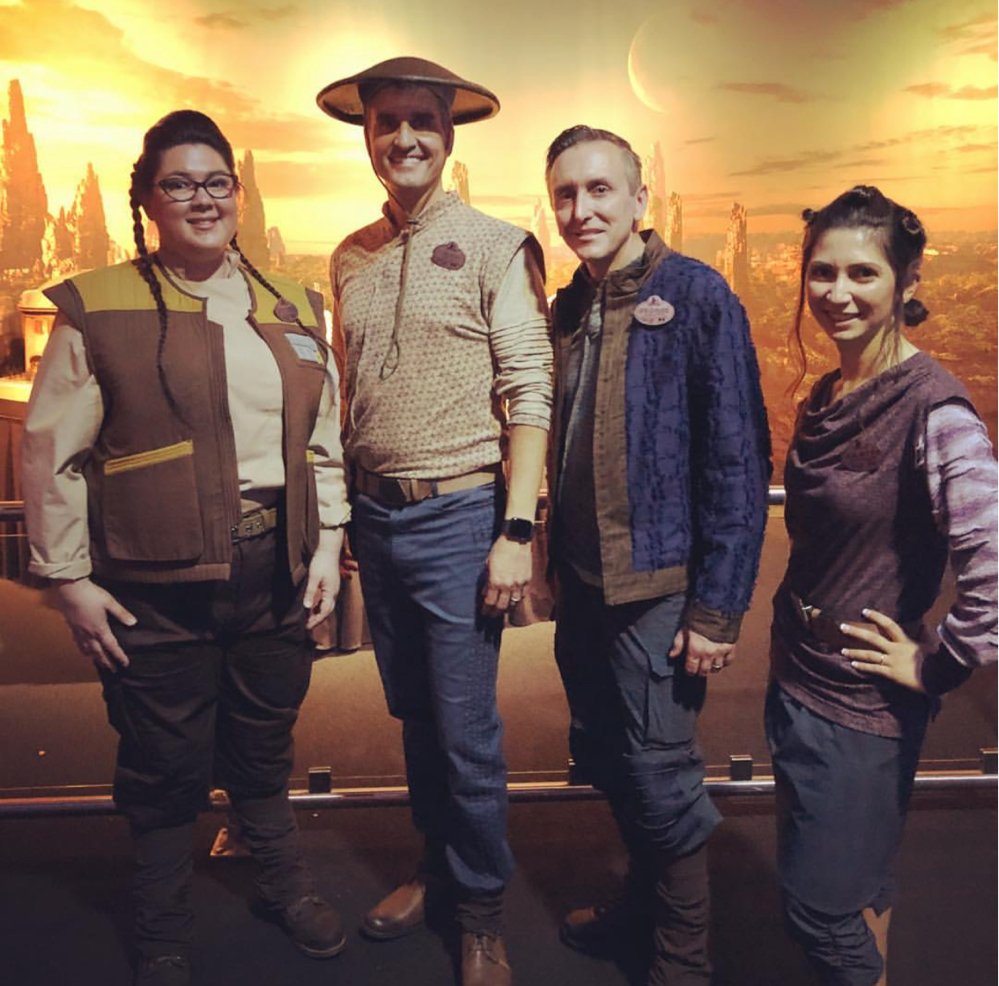 TheDIS's tweet photo. Disney Reveals Cast Member Costumes for Star Wars: Galaxy’s Edge https://t.co/mNOoATPucT https://t.co/sDRey4wslt