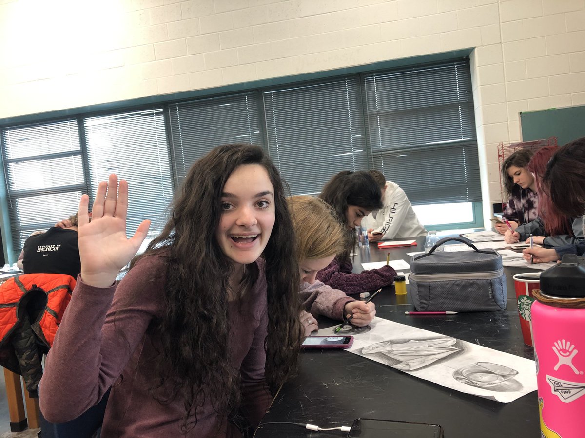 SydneyHain's tweet photo. Spot the difference...  @asiabradley_ https://t.co/WIEDrF5A8T