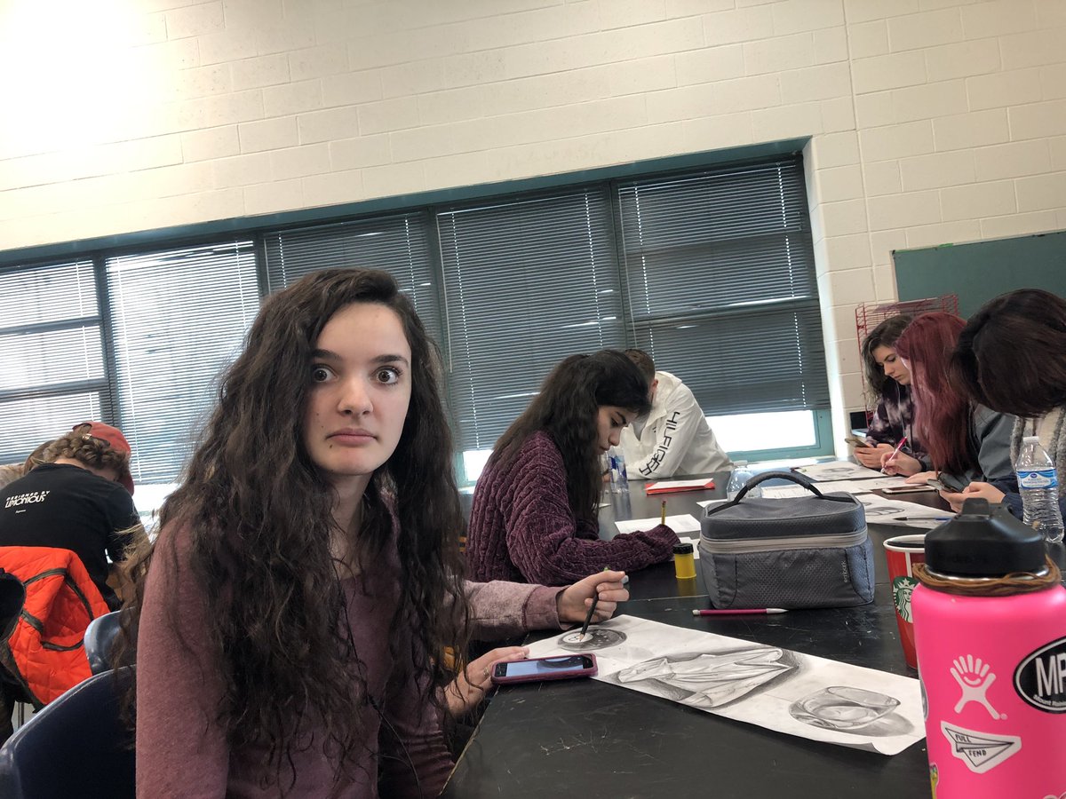 SydneyHain's tweet photo. Spot the difference...  @asiabradley_ https://t.co/WIEDrF5A8T