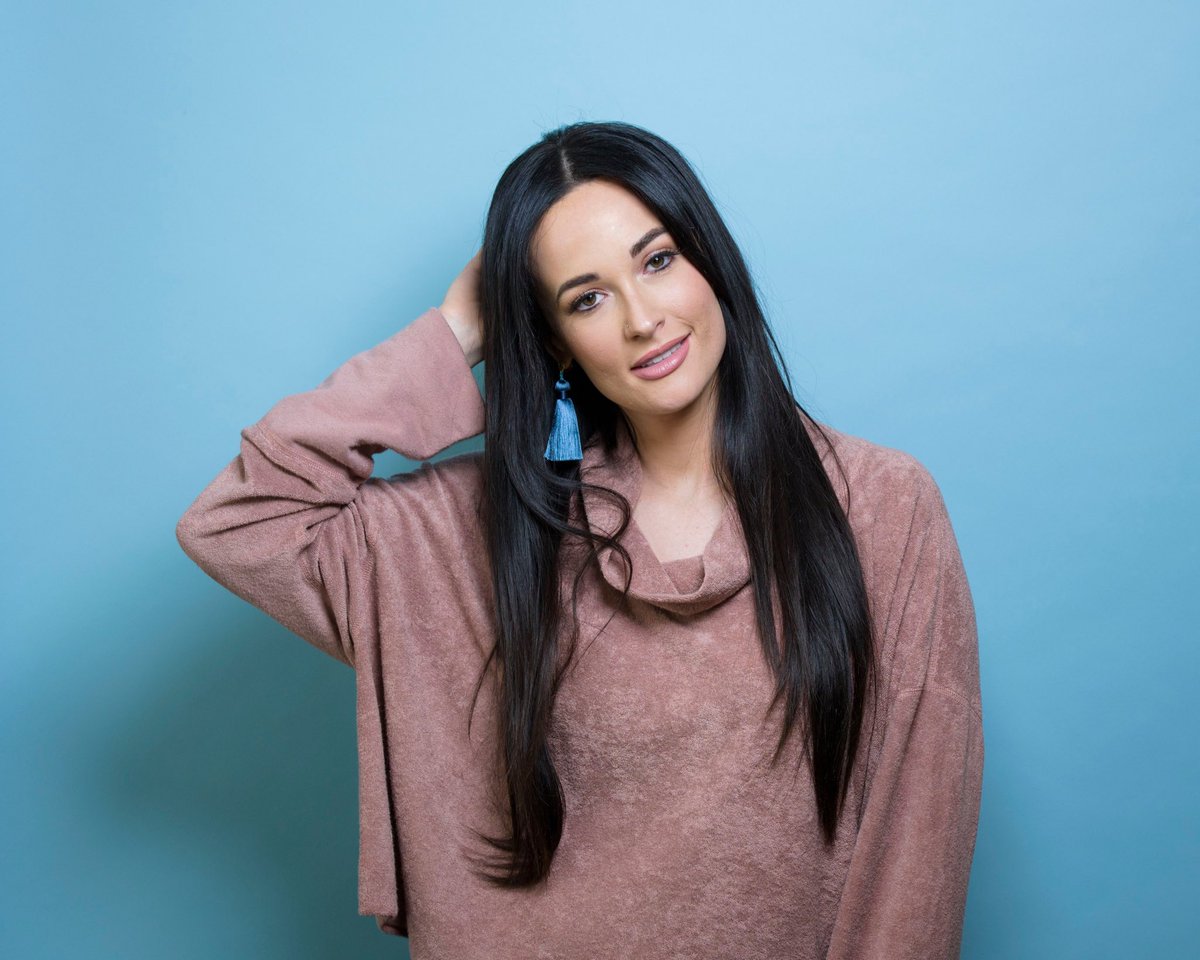 PEOPLEOFMEMPHIS's tweet photo. YALL GASSIN UP KACEY MUSGRAVES⁉️ THERES BOUT 3️⃣4️⃣ OTHER FEMALES THAT LOOK LIKE HER CUTTIN HAIR WAITIN TABLES N RUNNIN TANNIN SALONS IN MEMPHIS https://t.co/MqnyqV9L6x