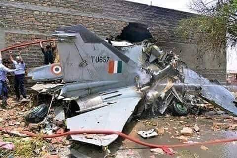 AqibBaig16's tweet photo. @RahulGandhi Kroo salutee 😂😂 hon🤐 ho gya.
#Withevidence https://t.co/4L1tRuZgHN