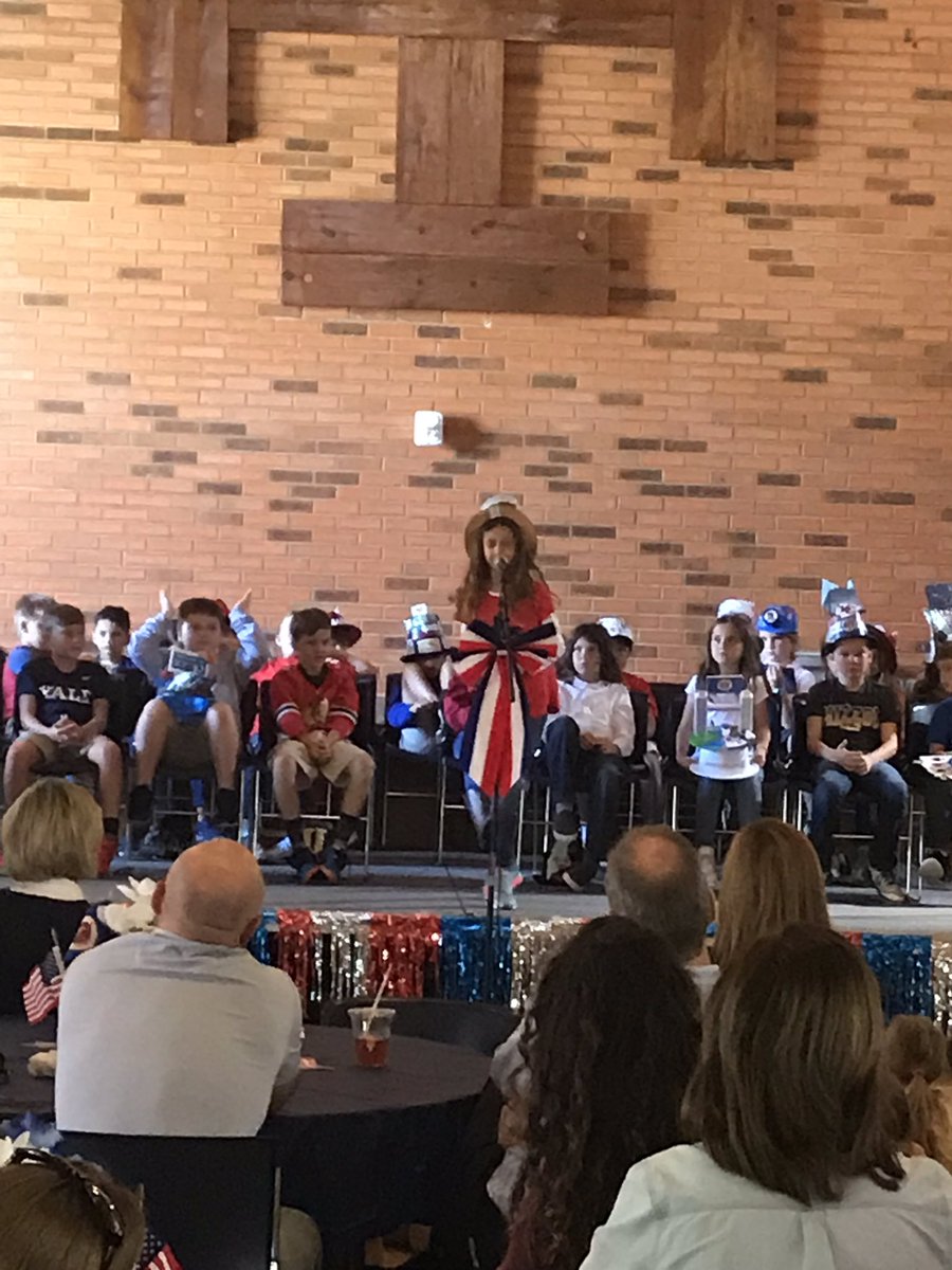 claudinecieutat's tweet photo. Third Grade students share what they learned about the 50 states at today’s Lower School States Feast.
#HoughHappenings #CSF50 #LSPrincipal https://t.co/c2OhnnUmhS