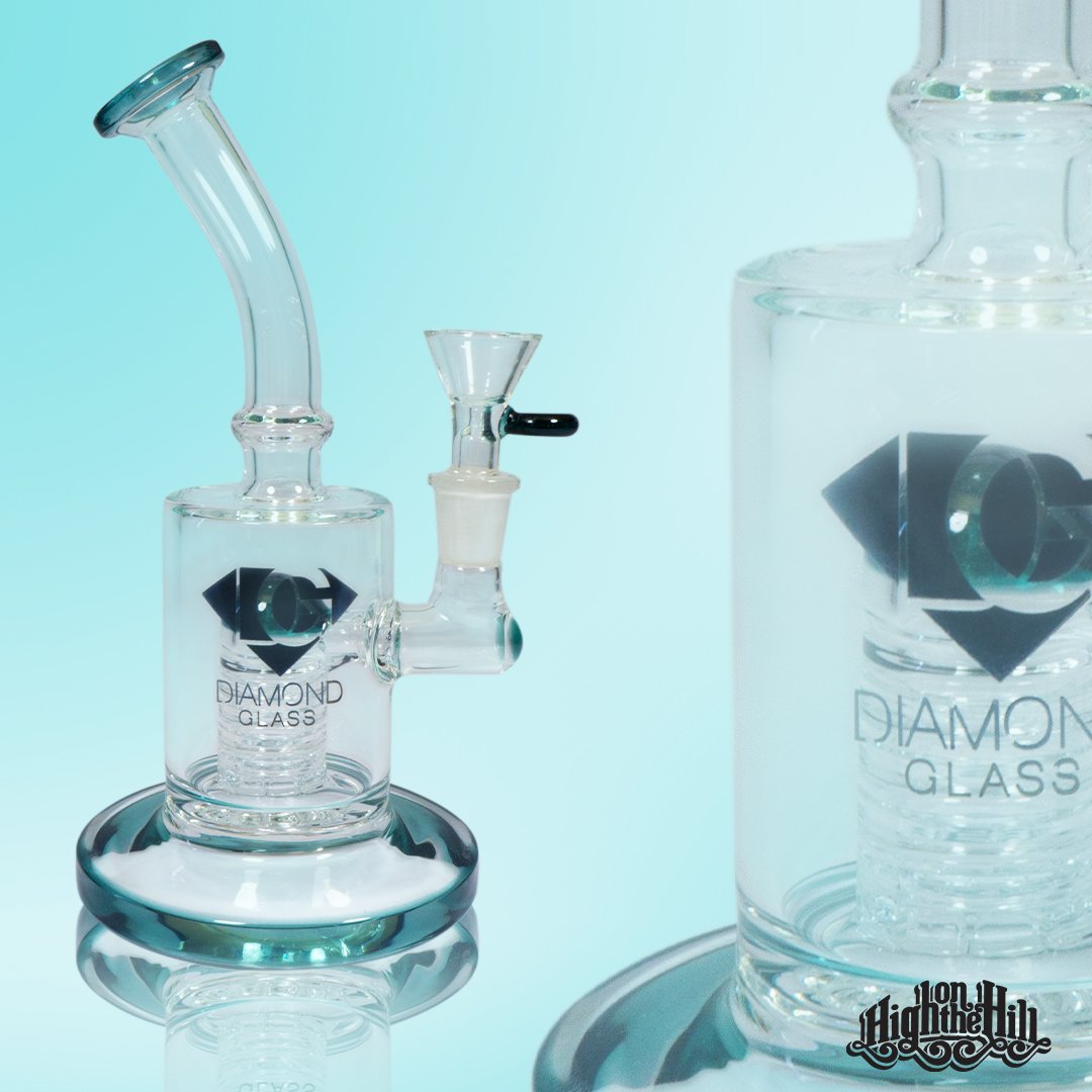 hothcincy's tweet photo. Thick, reliable and crafted to impress.  
#diamondglass #waterpipe #Cincinnati https://t.co/xVppn4aSEB