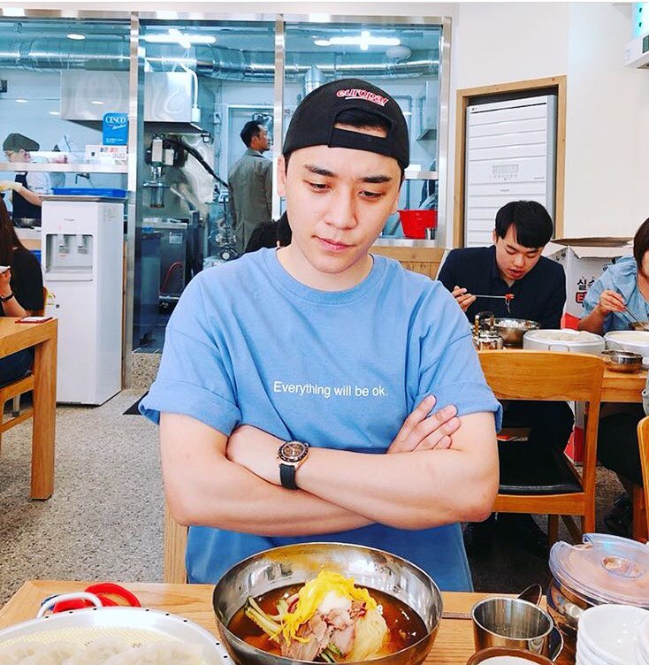 RanLe96's tweet photo. we’re here because you’re here ☘️Don’t care about bad things because haters gonna hate. 
#StayStrongSeungri @ForvictoRi ♥️♥️♥️ https://t.co/8rhDyInoCO