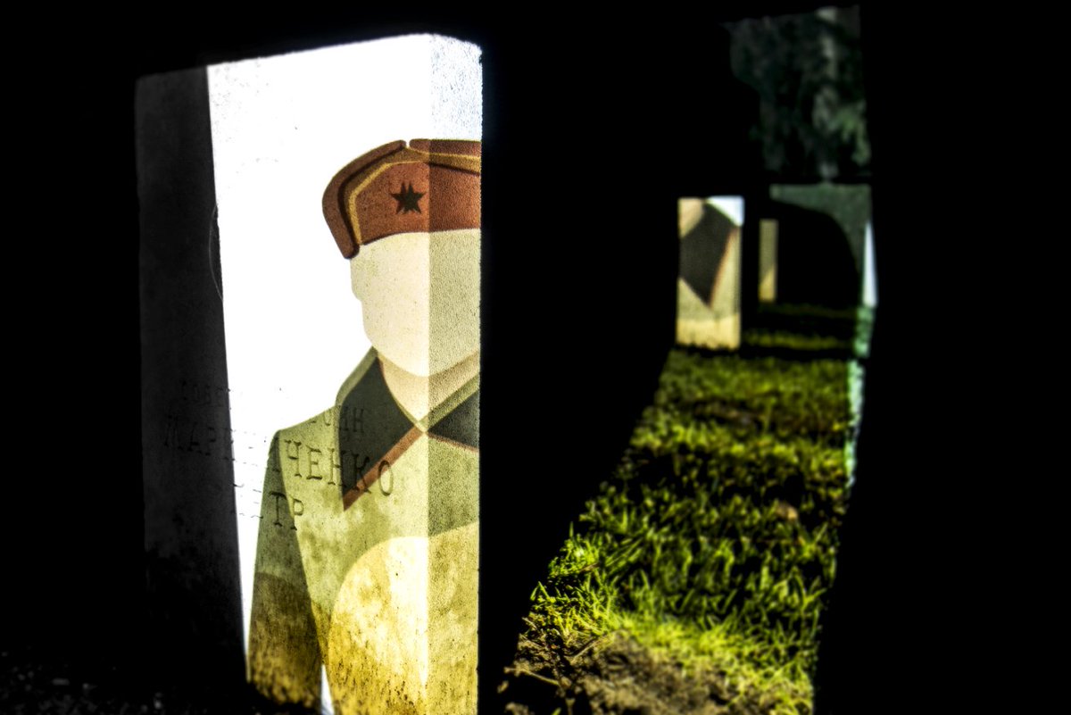 ...gaat vanaf morgen naar een plek waar weinig mensen kwamen. Over 24 uren de première van LICHT: de theatrale audiotour op het Sovjet Ereveld. lichtopereveld.eu Daar moet je bij zijn. <a href="/vfondsvrede/">Vfonds</a> @kfhein <a href="/ProvincieUT/">Utrecht</a> <a href="/gemeenteleusden/">Leusden</a> @RussischEreveld