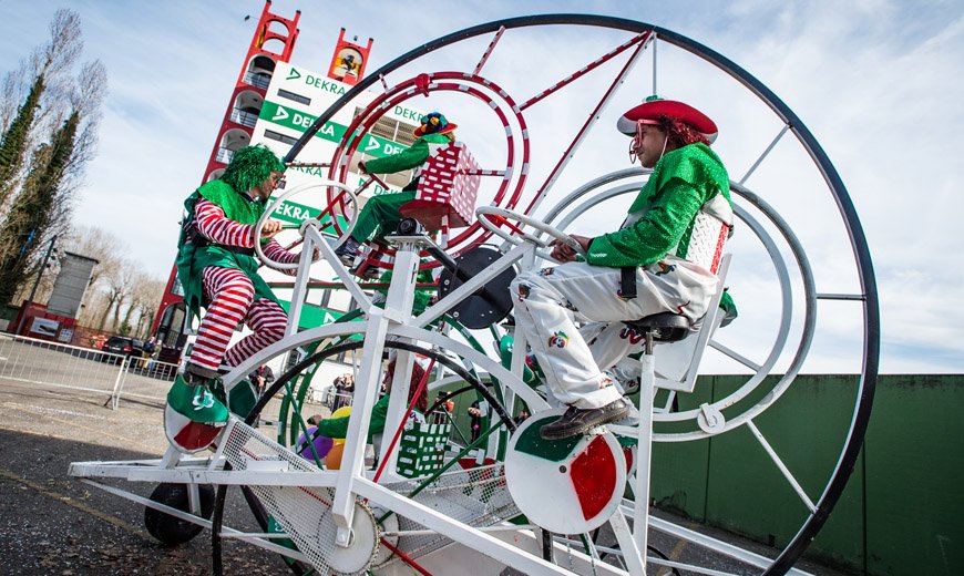 Questo fine settimana c'è il #CarnevaleDeiFantaveicoli, una festa bellissima e stranissima, una sfilata di carri allegorici diversa da tutte le altre alle quali avete assistito! #eventiinemiliaromagna #Carnevale 

Scoprite di più ➡️ bit.ly/2EBb4iz
