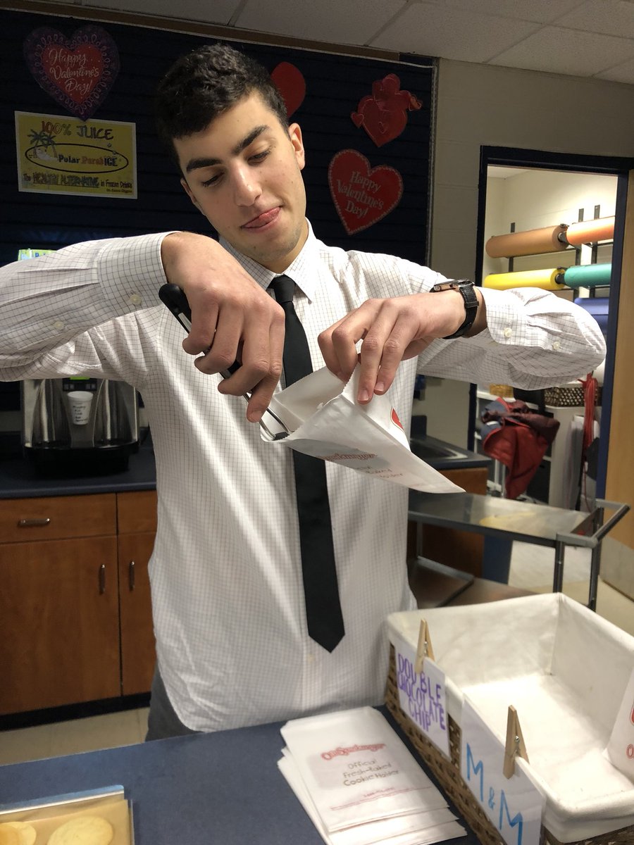 TheBearPack21's tweet image. Yaker already in the zone for tonight #bagseason #royaljoke #choke #letseat