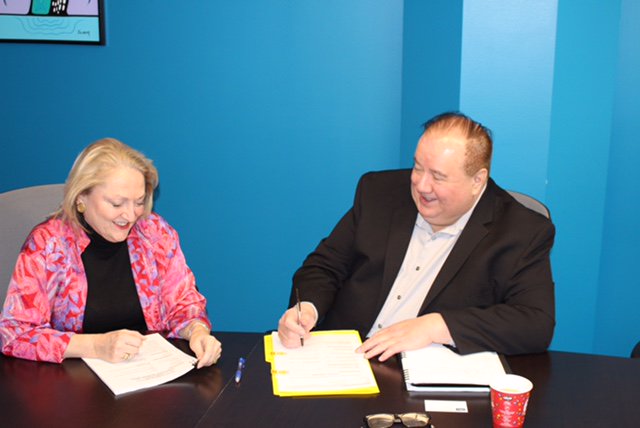 ISC_Ontario_RDG's tweet image. Congratulations, Chief Maracle. The Letter of Approval for @MBQTMT&apos;s water treatment plant phase 2 project has been signed and construction is scheduled to start this spring.