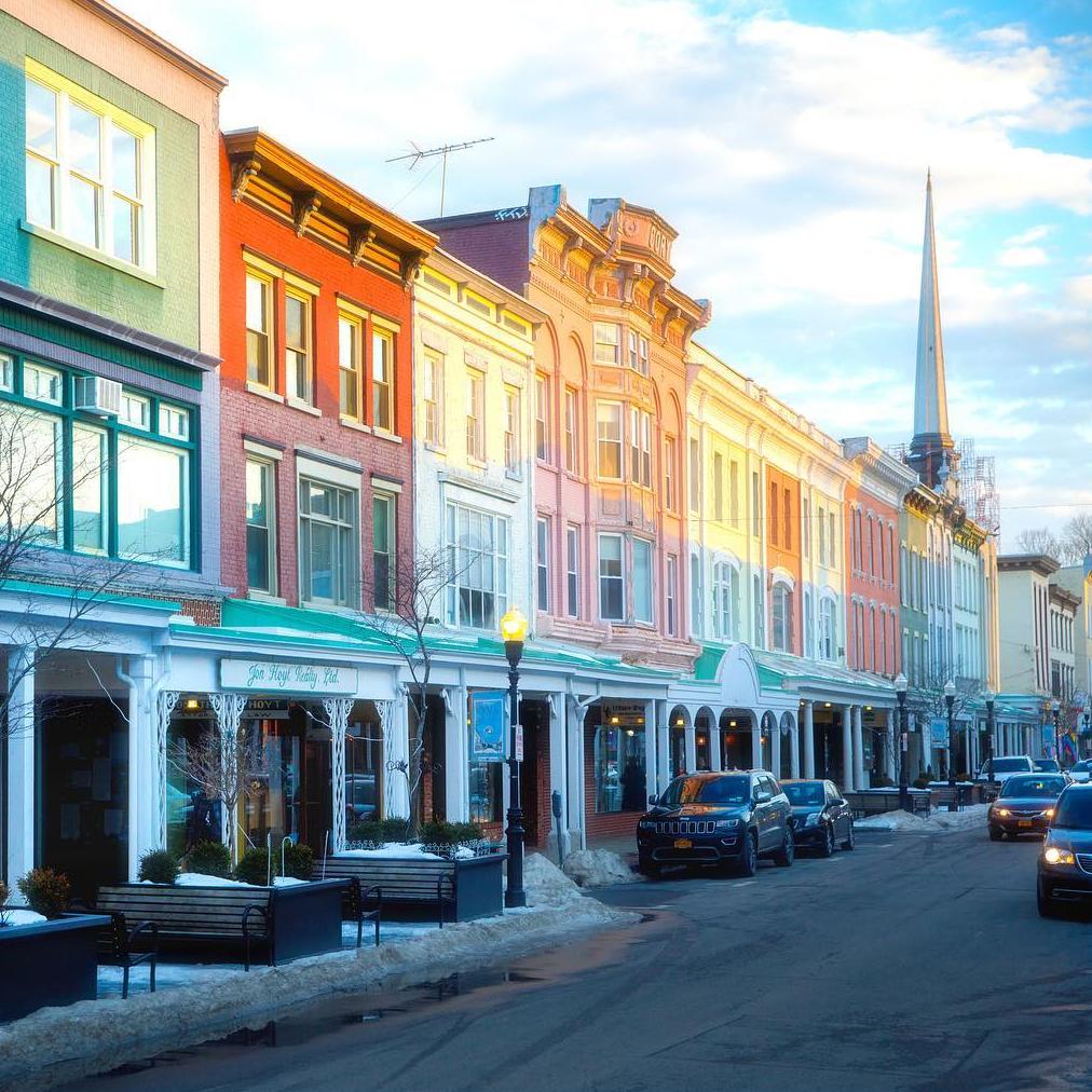 VisitUlsterCnty's tweet photo. Uptown Kingston, aka The Stockade District, is a magnificent showcase of colonial-era Dutch architecture, and a reminder of the rich history of New York's first capital. 📸: IG user @joegaylor365 #Seekforyourself #UlsterCounty https://t.co/GhoEMyiijk