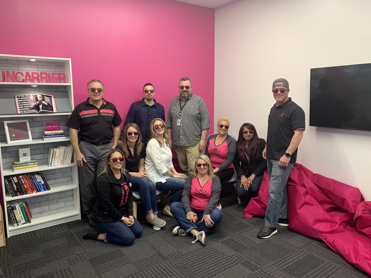 Spending time with the best trainers in wireless! Diversity &amp; Inclusion! #insightout #Spellchuck #chick #vickimouse #victoria #myteamrocks