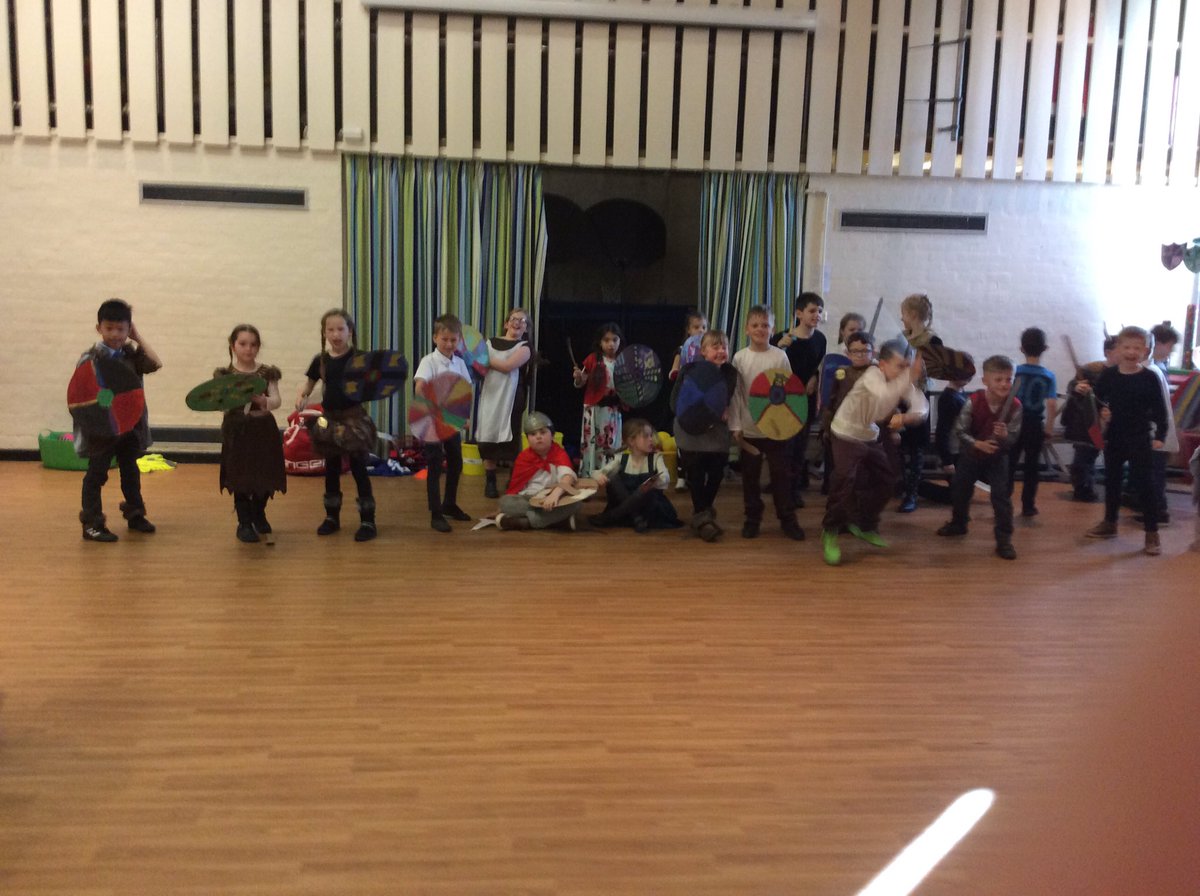 2022whitkirk's tweet photo. 🐬🐧Who said the Vikings didn’t come? We will see you next week! https://t.co/0EB9oT2MmR