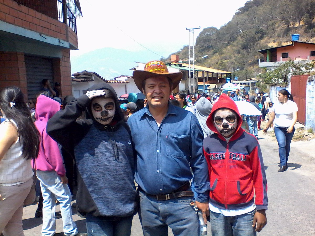 ramgcbitrujillo's tweet photo. #PueblosRespaldanAVenezuela Formadores Tecnológicos Presente en el desfile de Carnaval Parroquia Jajo Urdaneta  @RCcbit_trujillo @ermecbitrujillo @vane_prieto @Fundabitrujillo https://t.co/FMmkMeFmmT