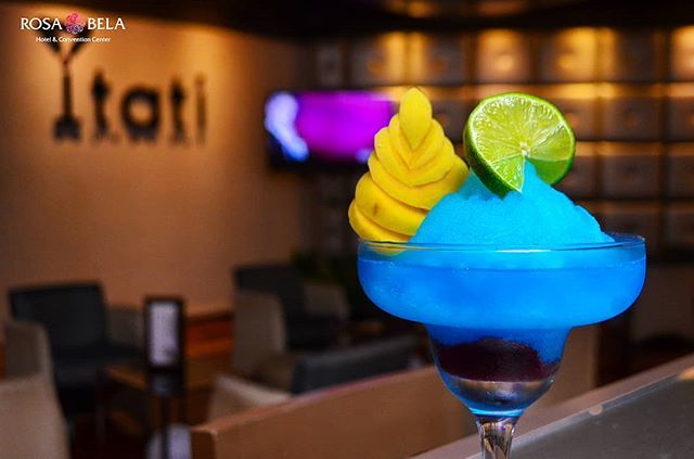 ¿Quieres salir de la rutina? En @itatiloungebar encontrarás el lugar perfecto para despejar tu mente del ajetreo diario. Ricos cócteles en combinación con exquisitas tapas ¿Nos acompañas?