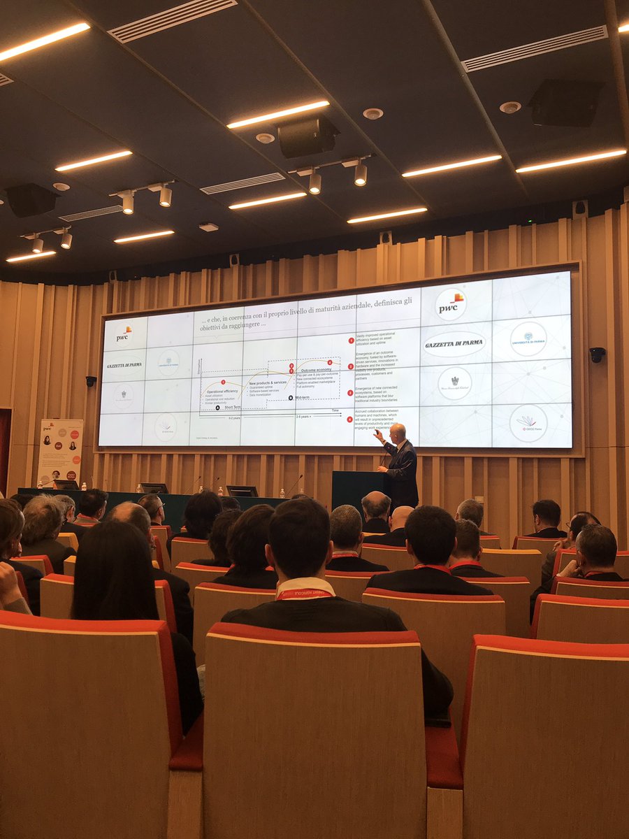 Oikosmos_'s tweet image. Sfide ma anche opportunità perché la #DigitalTransformation oggi permette di soddisfare meglio le esigenze del cliente e di fidelizzarlo

Massimo Bonacci di @PwC_Italia a #TOP500Parma