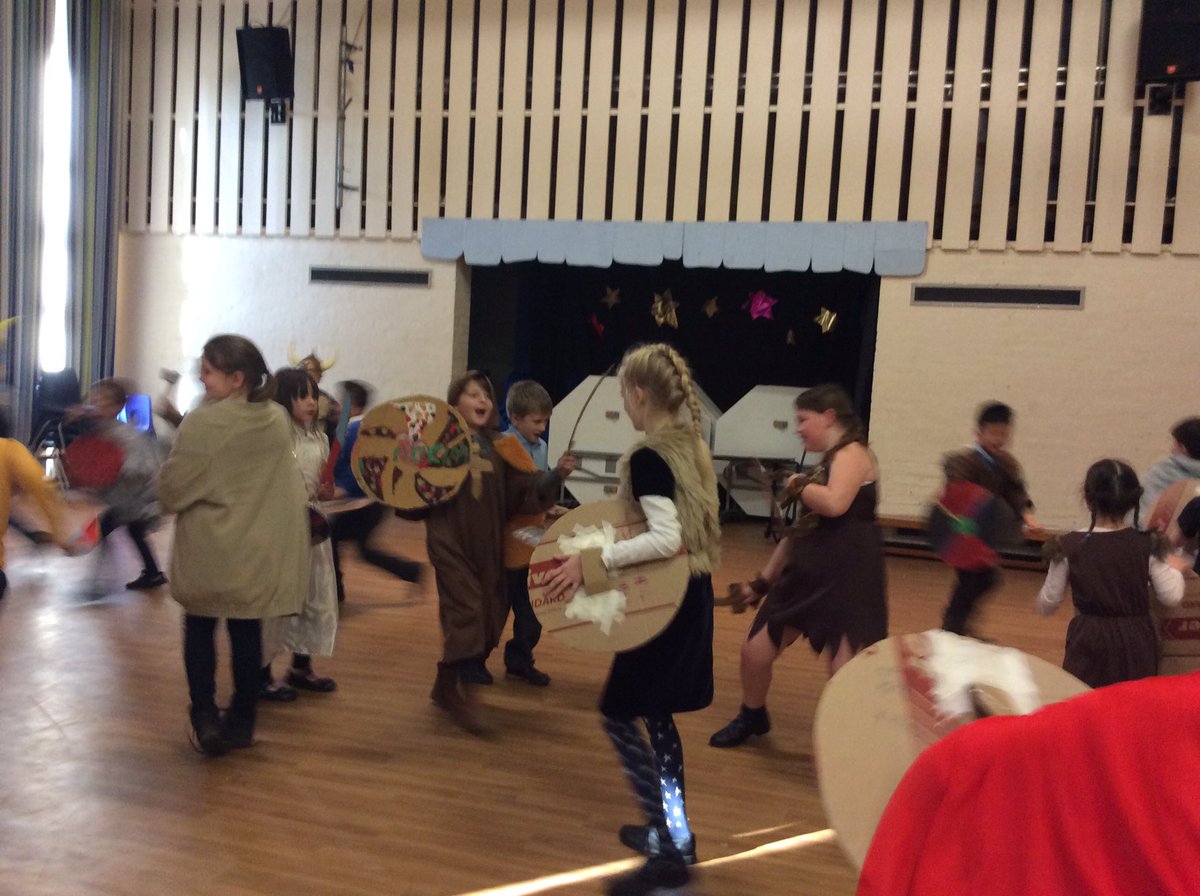 2022whitkirk's tweet photo. 🐬🐧 Viking battle! https://t.co/GUhF9HTz20