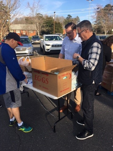 Leadershipclt's tweet photo. Great LC Alumni Service event yesterday evening at Devonshire Elementary with @shmetrolina!  Thank you for the opportunity to serve our neighbors! https://t.co/SC9etydtw6