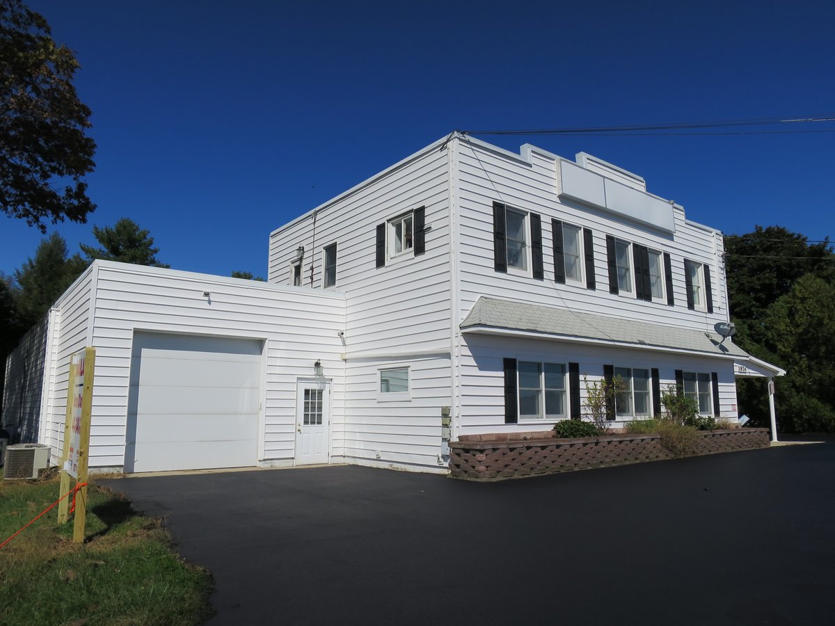 TheDAnthonyGro1's tweet image. JUST REDUCED!! 1824 Ridge Road - $575,000 #highcaprate, Incredible Owner/User #investmentproperty Building in great shape. Prof office &amp;amp; warehouse space. The parking lot newly coated and sealed. .760 Acres. 100% Occupancy. 8.7 % Cap Rate. Directly on Rt. 27