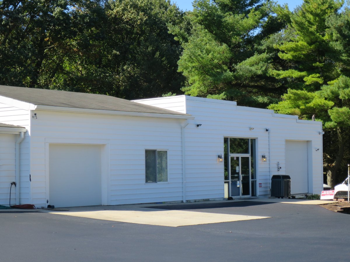 TheDAnthonyGro1's tweet image. JUST REDUCED!! 1824 Ridge Road - $575,000 #highcaprate, Incredible Owner/User #investmentproperty Building in great shape. Prof office &amp;amp; warehouse space. The parking lot newly coated and sealed. .760 Acres. 100% Occupancy. 8.7 % Cap Rate. Directly on Rt. 27